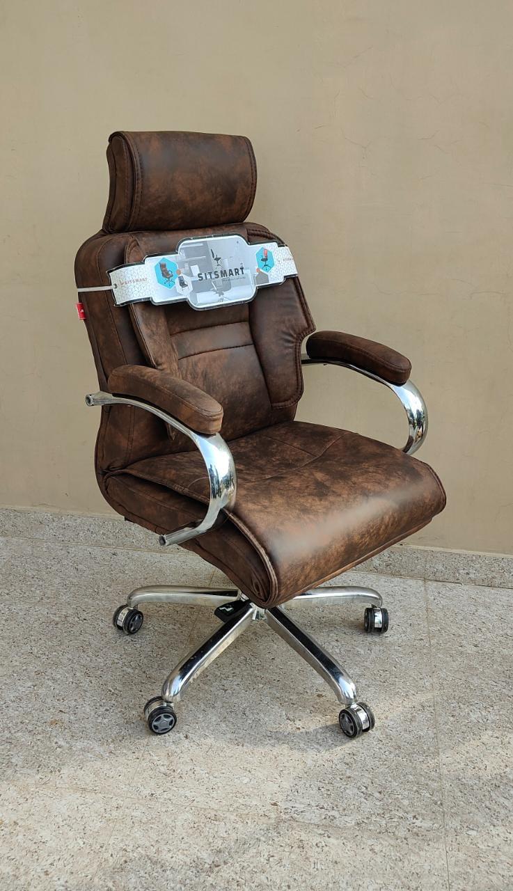 Executive chair with side metal body